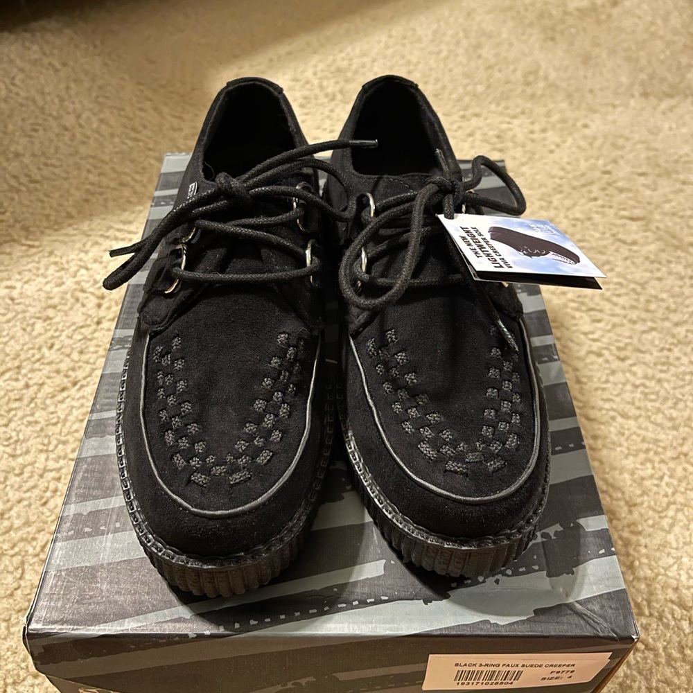 Black three ring vegan creeper